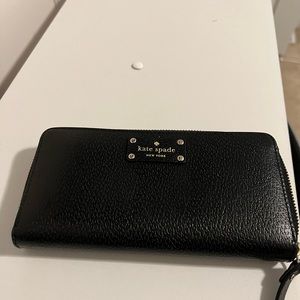 Excellent condition Kate Spade wallet!